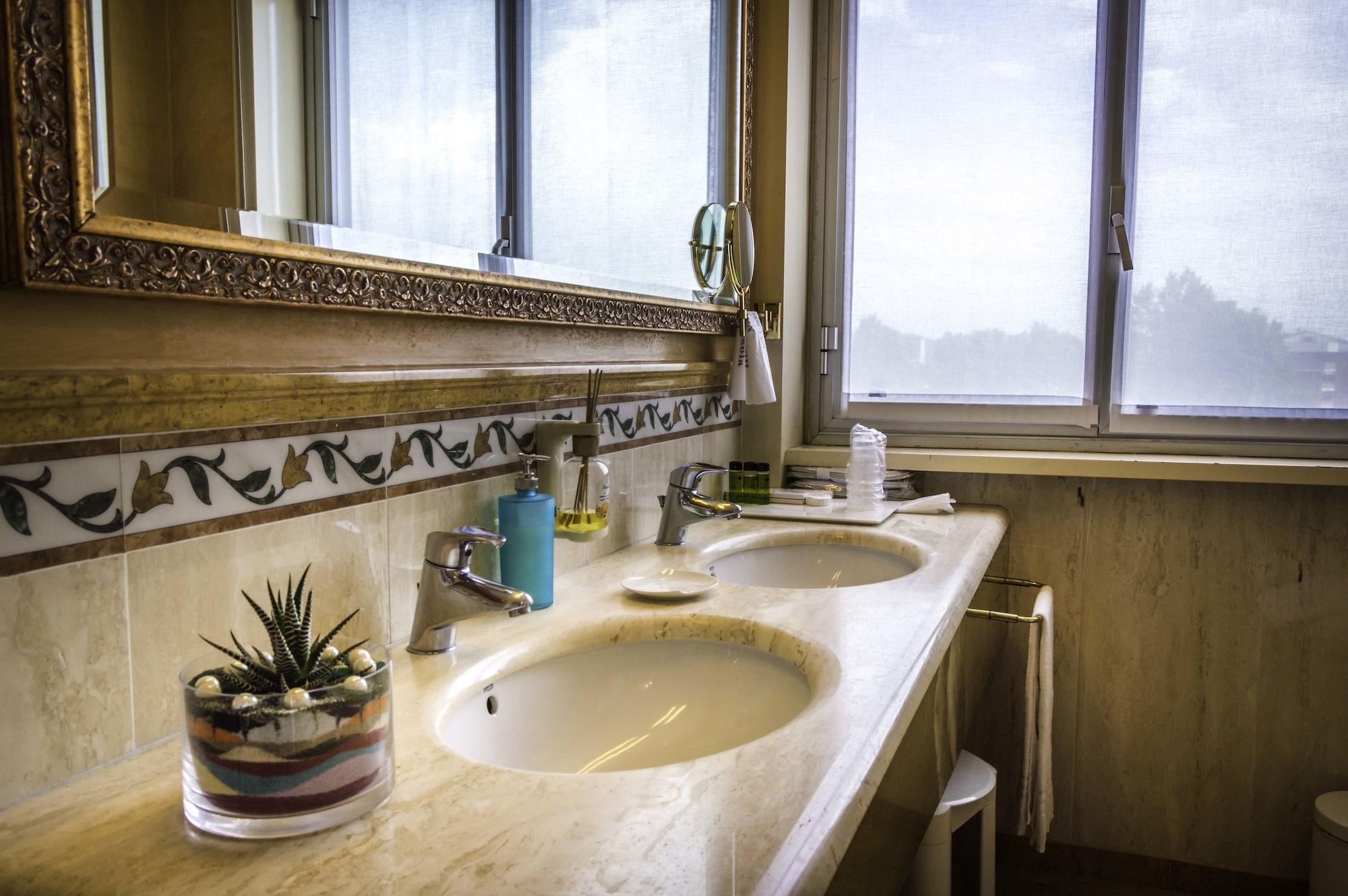 Hotel La Bussola Novara Dış mekan fotoğraf