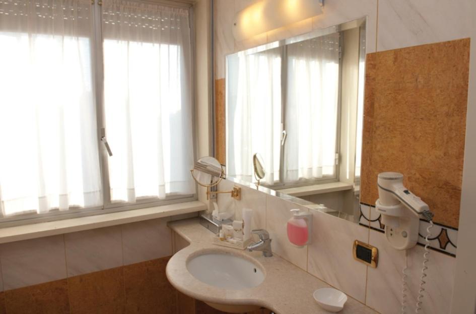 Hotel La Bussola Novara Dış mekan fotoğraf